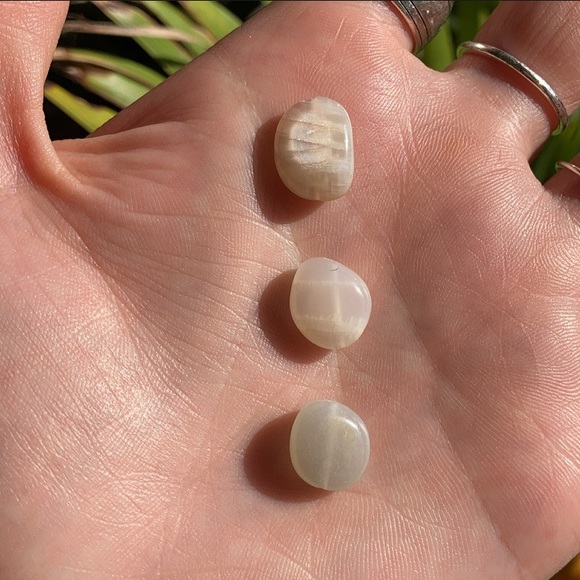 🌑🌓🌔 Three Moons Crystal Necklace 🌖🌗🌑 - Picture 5 of 6